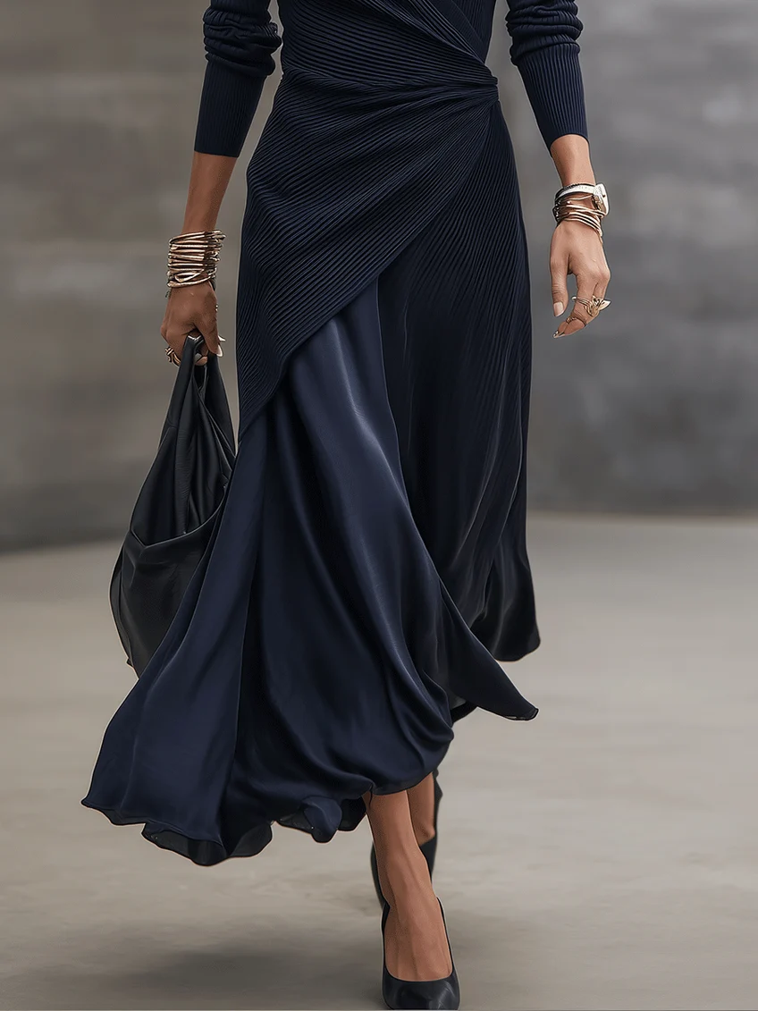 Daphne | Robe longue asymétrique bleu marine à empiècements satinés