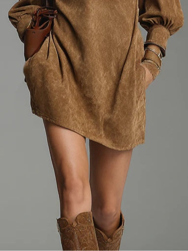 Georgette | Mini-robe ample en daim marron avec zip et col montant