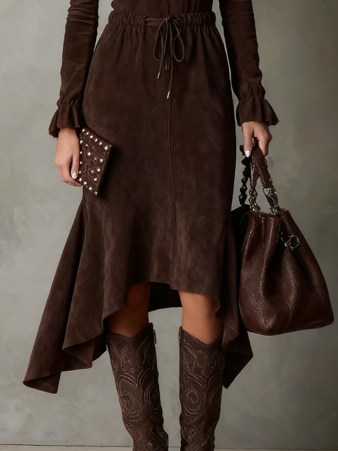 Stella | Robe midi élégante en daim marron foncé à cordon de serrage