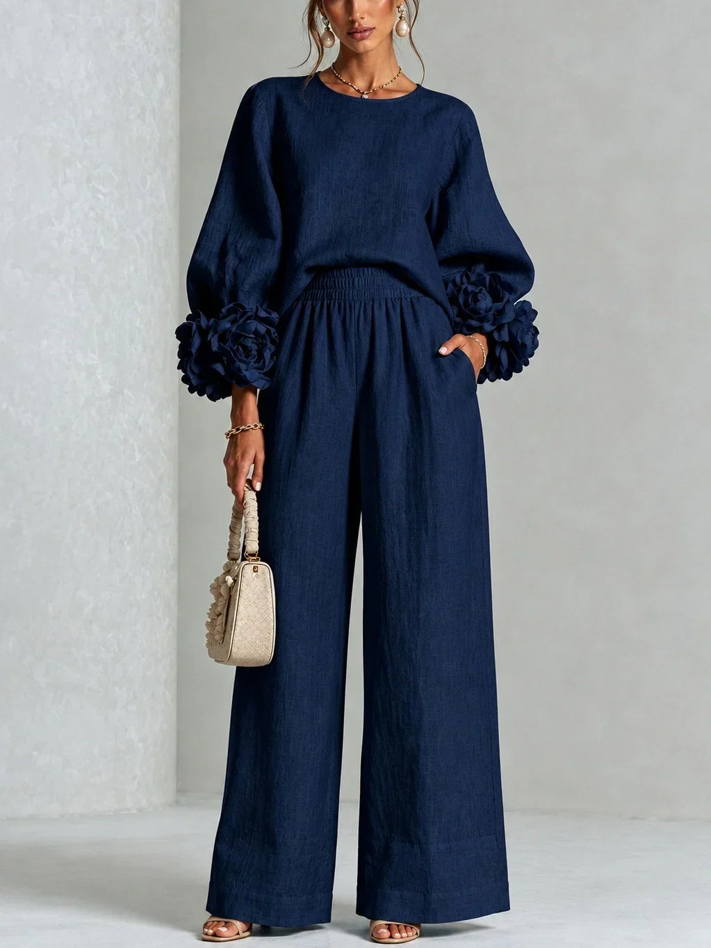 Liliane | Ensemble deux pièces à poignets à rosaces et pantalon large