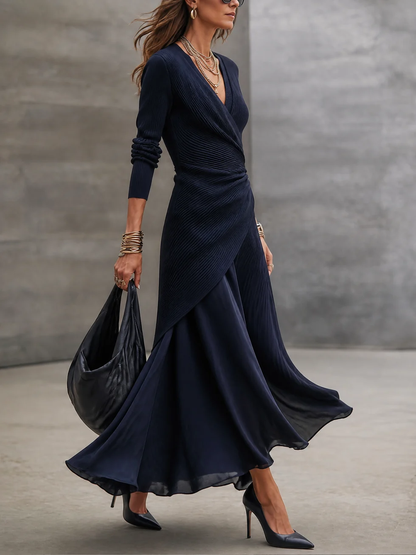 Daphne | Robe longue asymétrique bleu marine à empiècements satinés