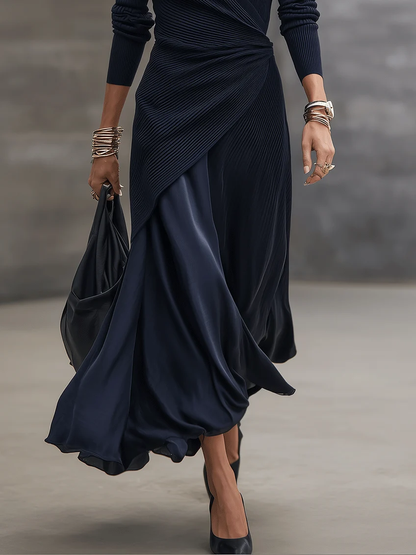 Daphne | Robe longue asymétrique bleu marine à empiècements satinés