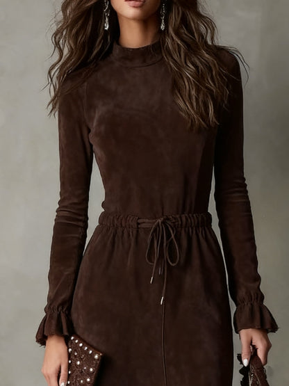 Stella | Robe midi élégante en daim marron foncé à cordon de serrage